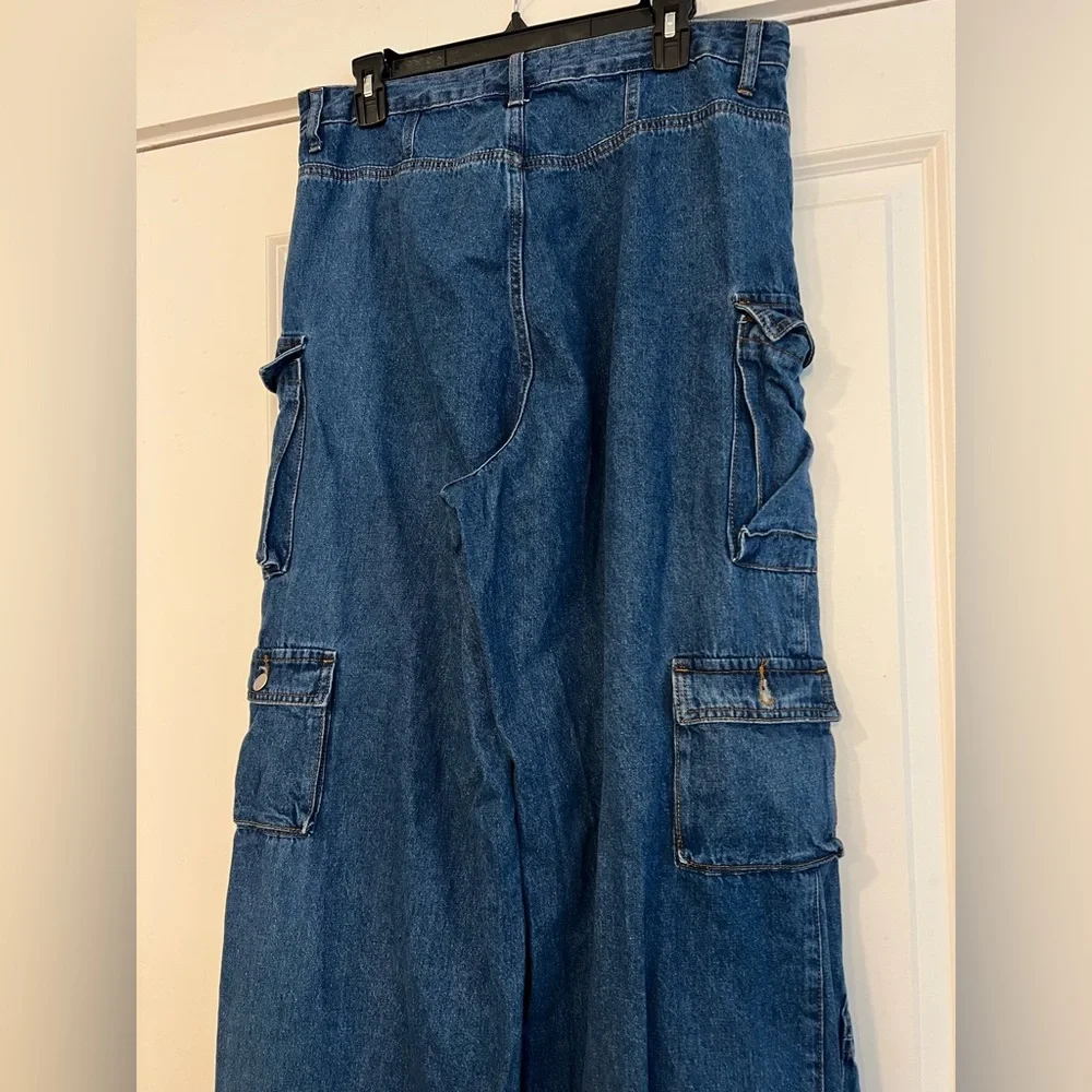 Fashion Nova Dark Denim Cargo Jeans Tall girl friendly - Picture 5 of 6